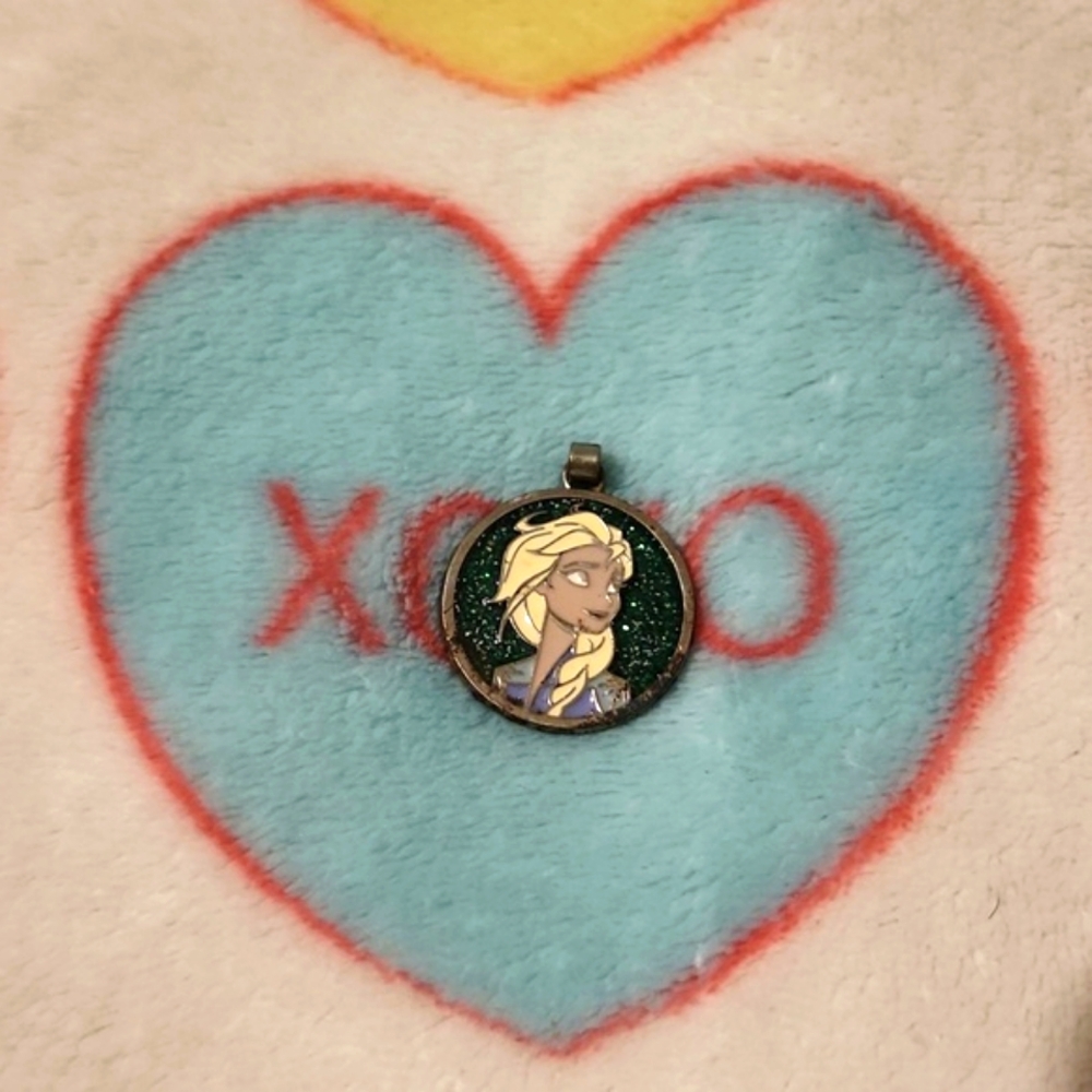 Disney ✨️ Frozen Pendant